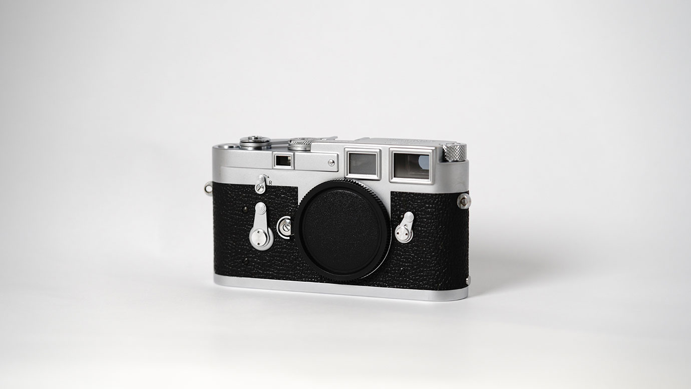 Leica M3 Chrome Single Stroke Big M3 斜め