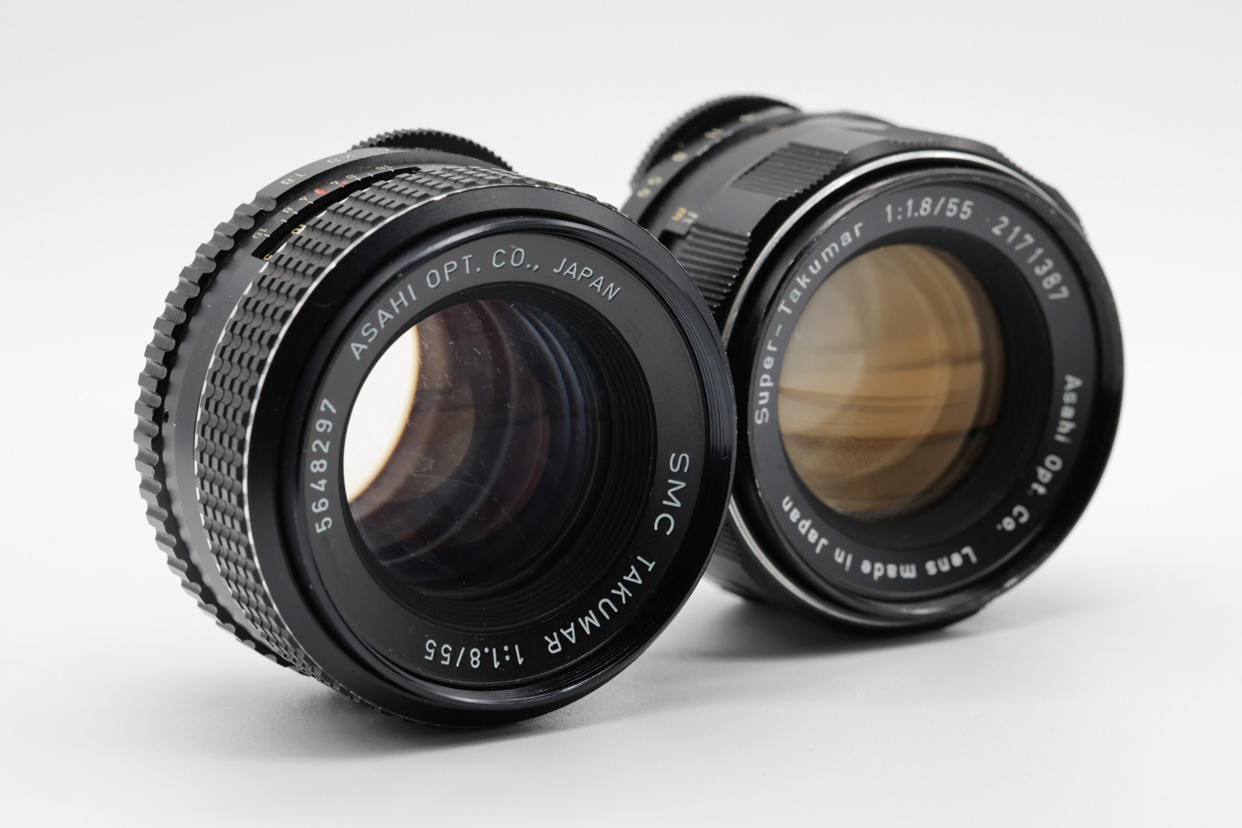 右奥「Super Takumar 55mm F1.8」後期型　レンズの黄ばみ