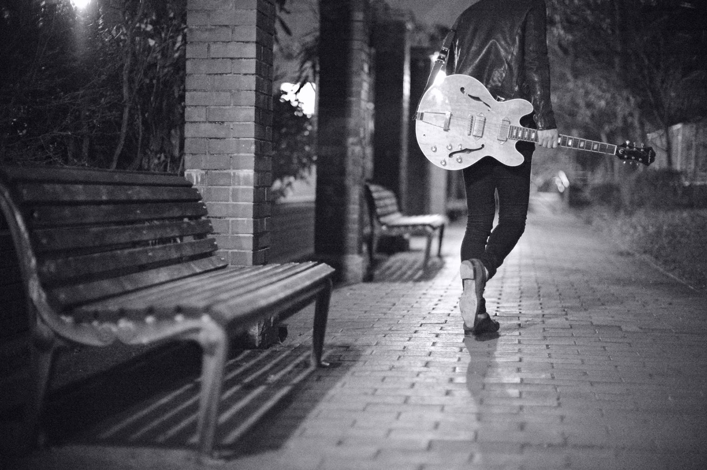 Camera: Leica​ M11 Monochrom Lens: Leica​ Noctilux​ F1.0/50mm​ E58 ​F1.0​,1/1000​,ISO 200000