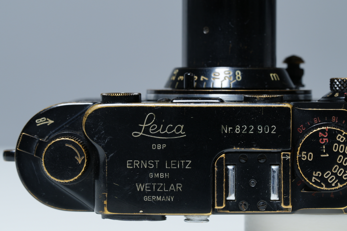 Leica IIIf ブラックペイントのシリアルナンバーを撮影した写真