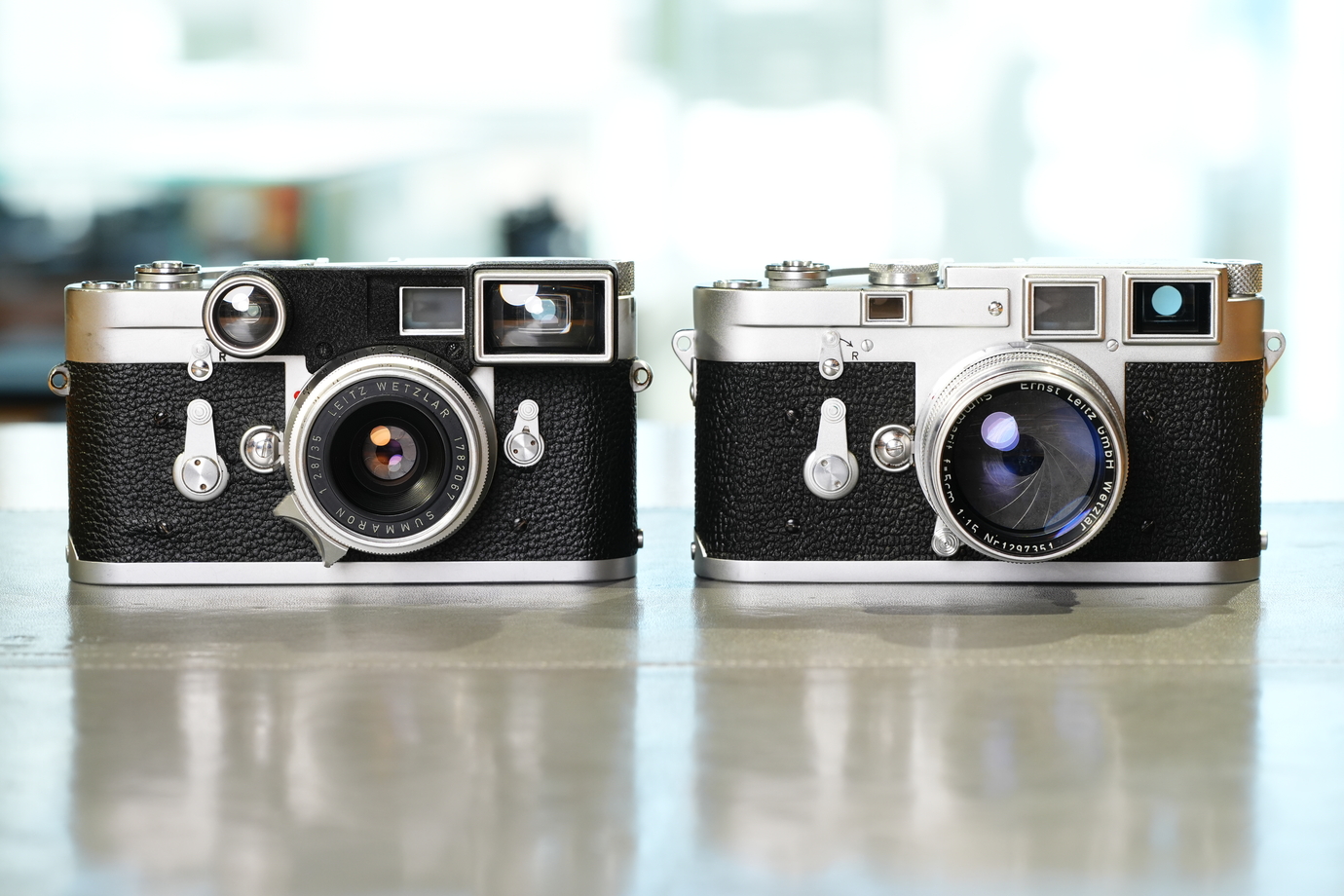 ライカM3クロームを2台並べて撮影した写真