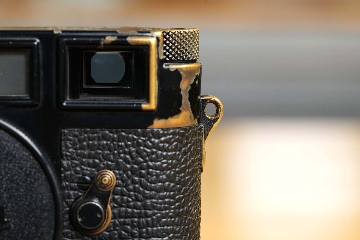 ライカM3ブラックペイントブラックカウンターのアイレットを撮影した写真